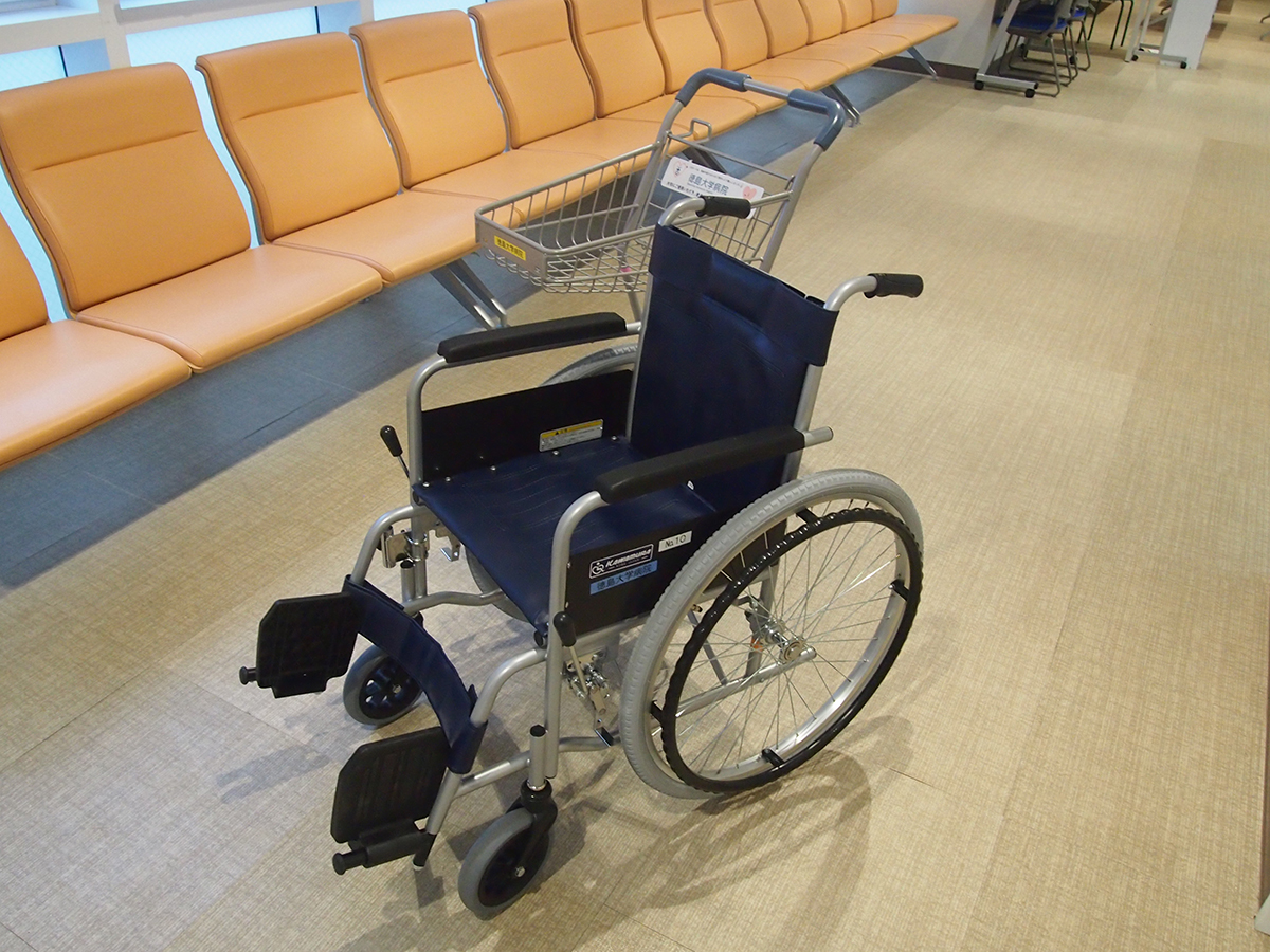 外来診療棟の車椅子